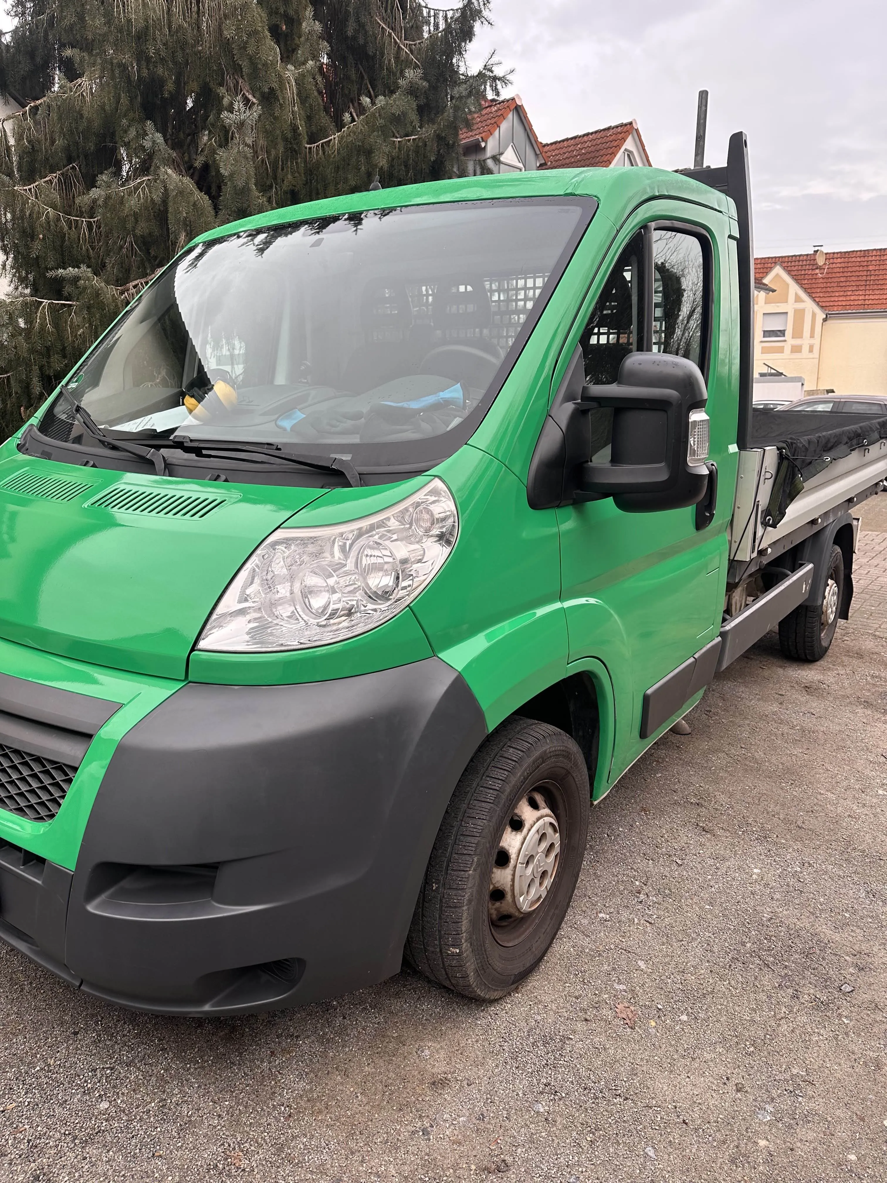 Firmenfahrzeug frisch foliert